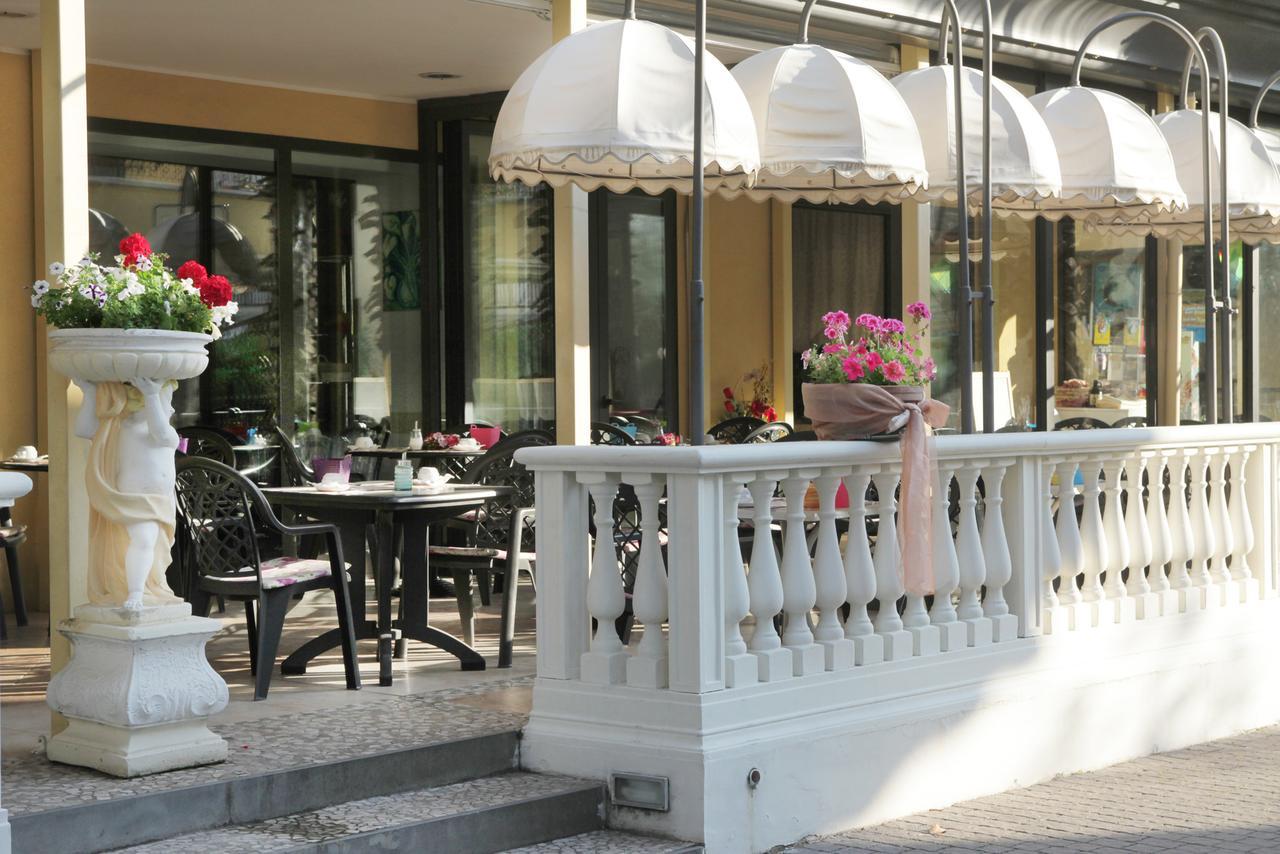 Hotel La Nidiola Риччоне Экстерьер фото