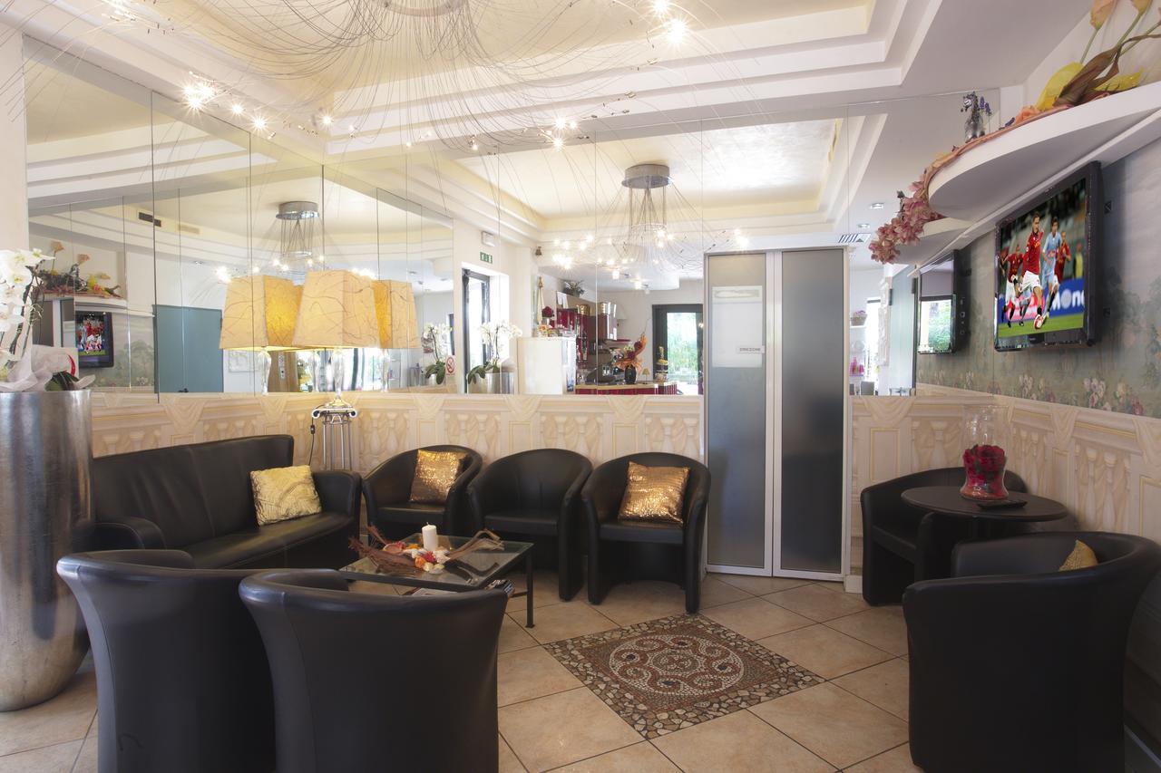 Hotel La Nidiola Риччоне Экстерьер фото